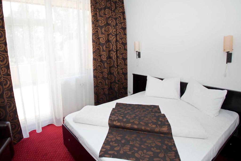Hotel Terra Oradea Oda fotoğraf